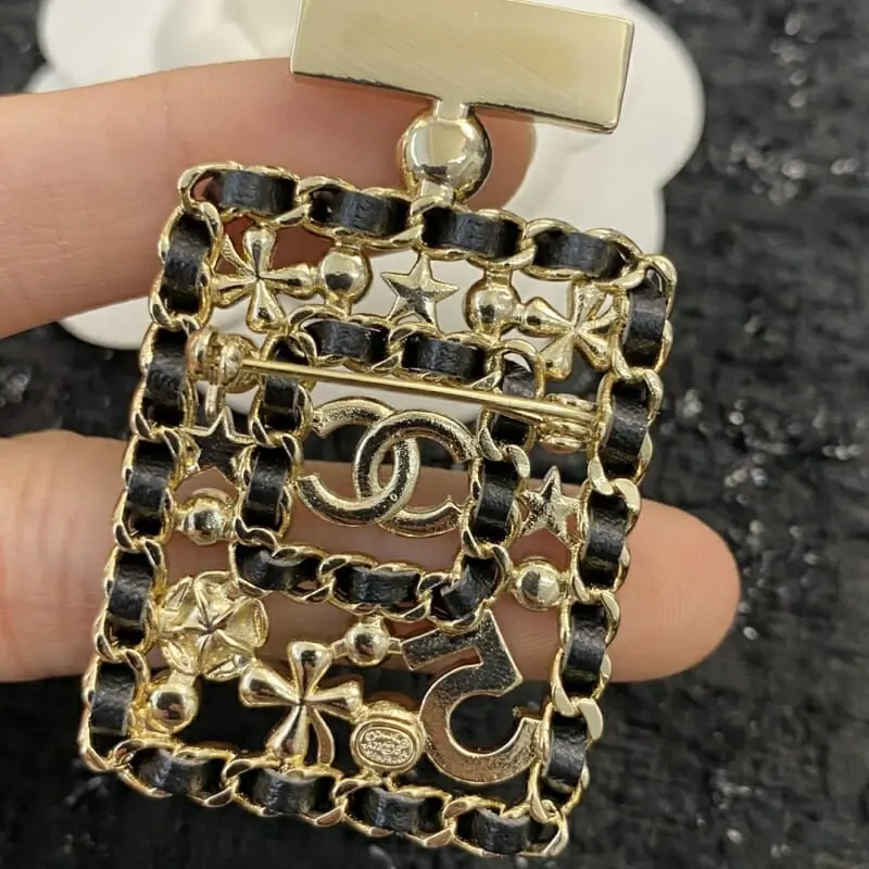 chanel brooches pour femme s_121aa543